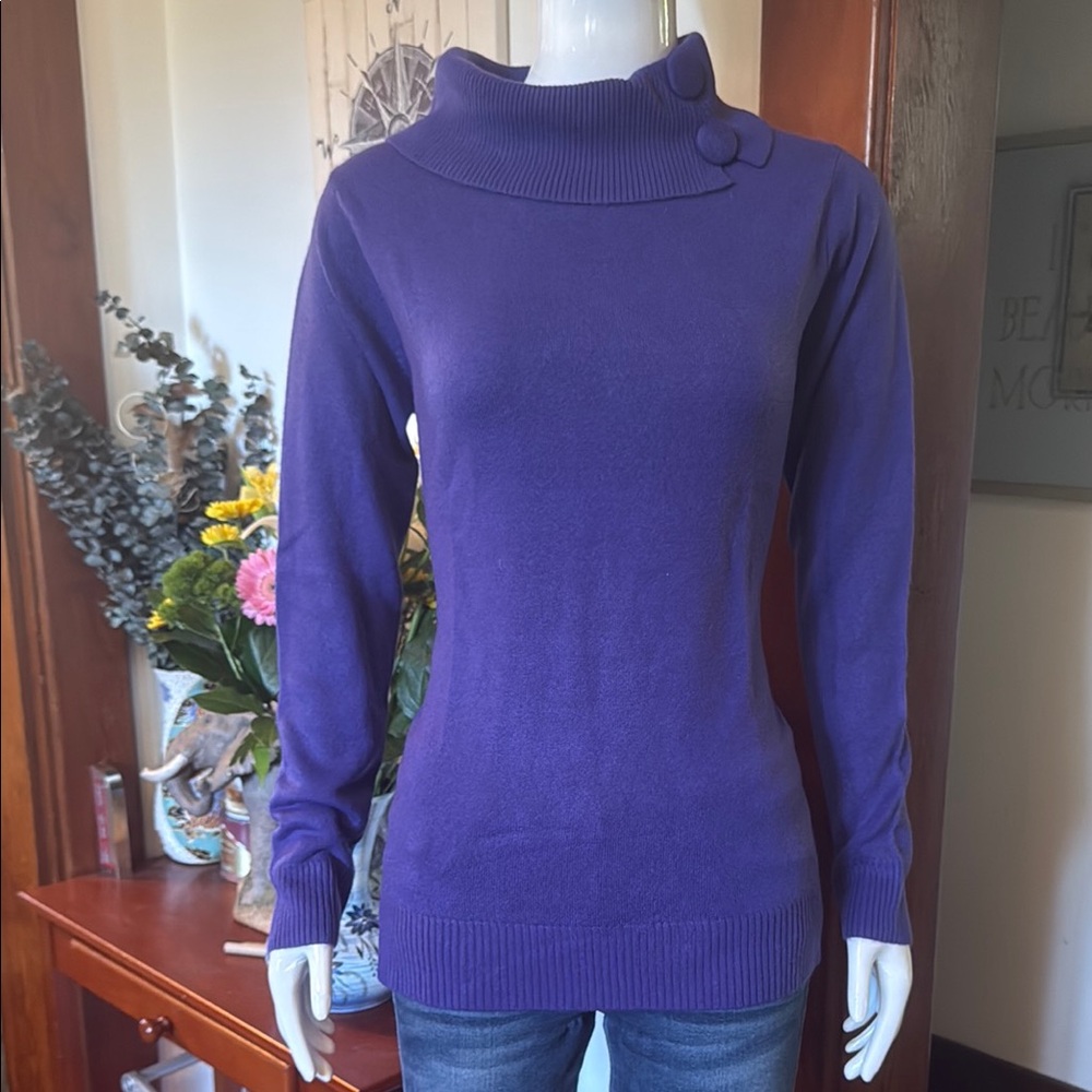 NWT northern reflections size small Women's Purple Sweater with Button Detail